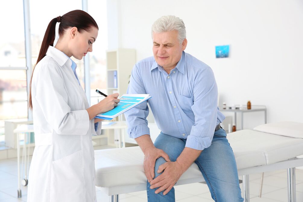 Likita ya rubuta hanyar magani ga mai haƙuri don arthrosis na gwiwa gwiwa